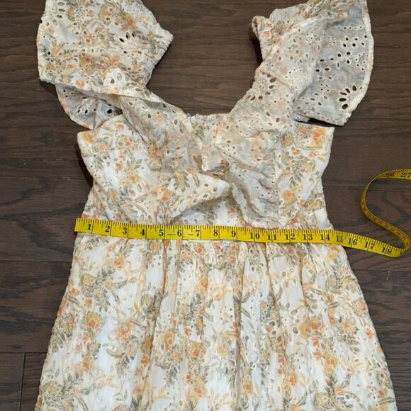 EN SAISON Eyelet Flutter Sleeve Midi-Dress Fields of Gold Size Medium - Picture 8 of 11